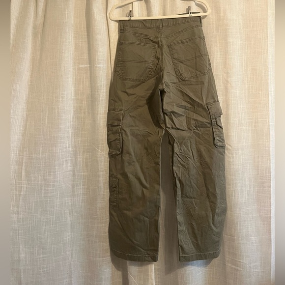 Hollister Ultra High Rise Baggy Cargo Pants - Picture 2 of 3